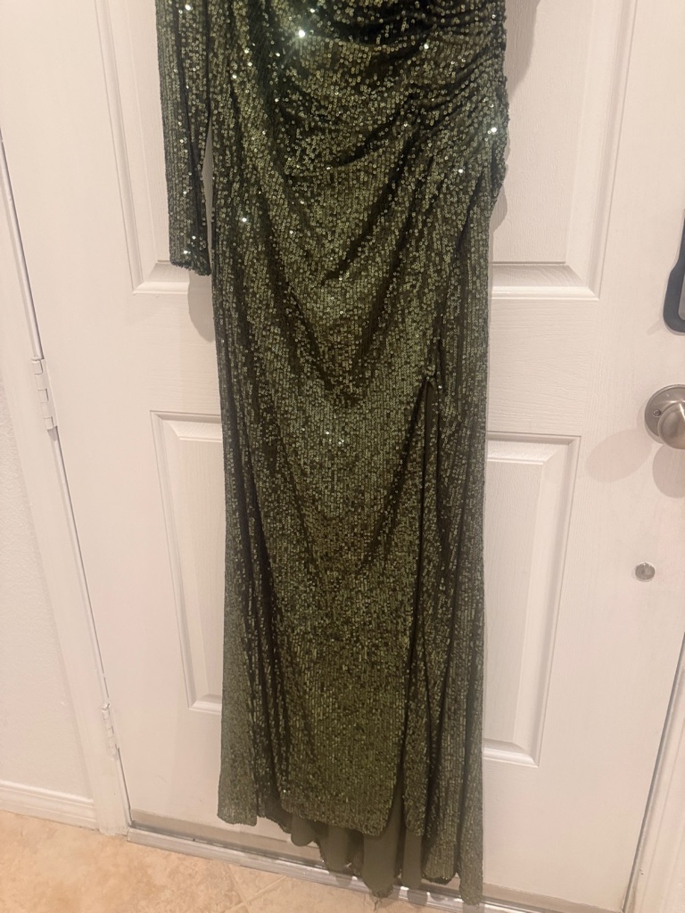 🇯🇵Mac Duggal Sequined Drop Shoulder Faux Wrap Gown - Picture 9 of 13